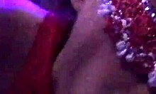 Video făcut acasă cu o gospodină roșcată care își face plăcere iubitului cu sex oral și degete