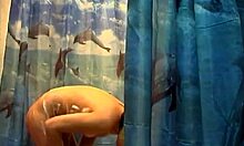 Vídeo voyeur com uma morena gostosa no chuveiro