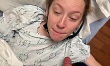 ممارسة الجنس الفموي في الهواء الطلق وممارسة الجنس على الوجه مع صديقي في غرفة ما قبل الجراحة بالمستشفى