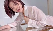 Очаровательная азиатская девушка подвергается разрыву и мокрой в нецензурном видео
